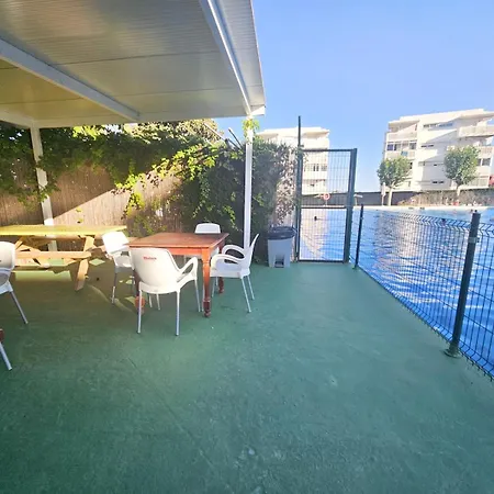 Comfortable And Ideal For Families Pass The Keys Apartment